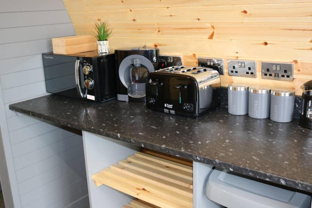 فيلا Glampods Glamping Pod - Meet Highland Cows And Sheep إلجين المظهر الخارجي الصورة