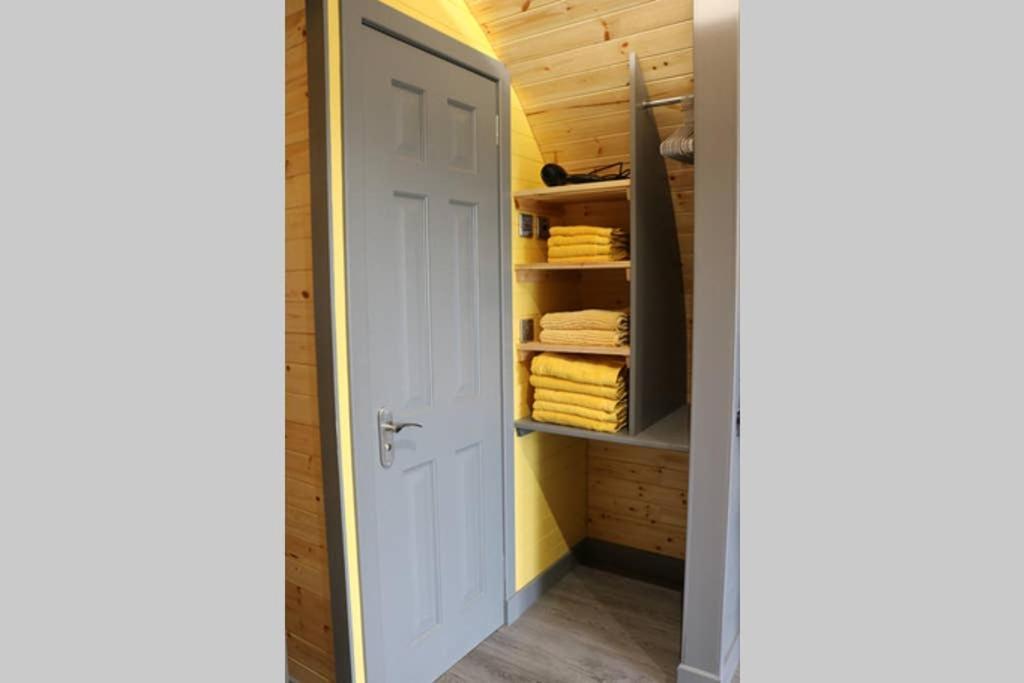 فيلا Glampods Glamping Pod - Meet Highland Cows And Sheep إلجين المظهر الخارجي الصورة